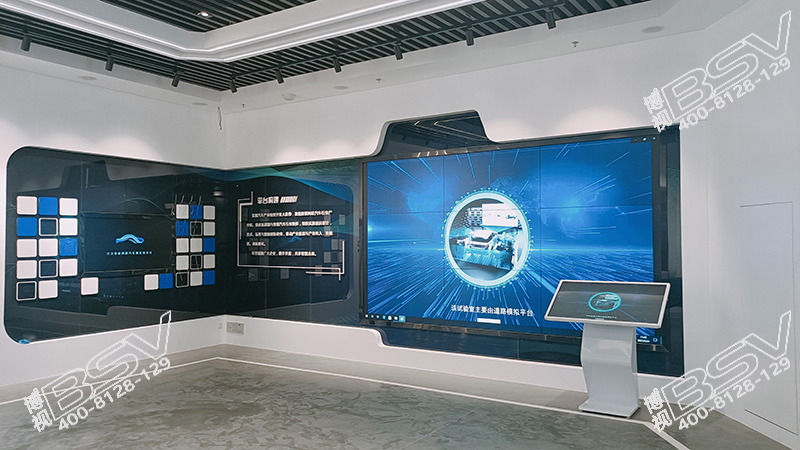 9臺(tái)液晶拼接屏.jpg 9臺(tái)液晶拼接屏.jpg